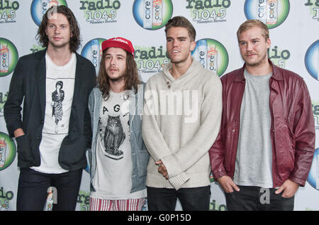 Philadelphia, PA, USA. 1er mai 2016. Groupe de rock indépendant islandais Kaleo posent à Radio 145,5 millions aujourd''s Block Party. Banque D'Images