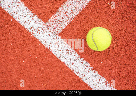 Balle de tennis sur un stade Banque D'Images