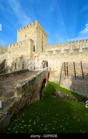 Entrée du donjon du château de San Jorge, Lisbonne, Portugal. Banque D'Images