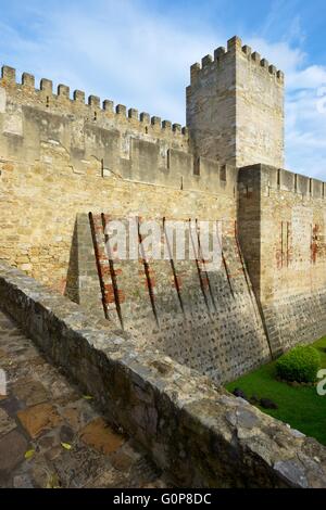 Entrée du donjon du château de San Jorge, Lisbonne, Portugal. Banque D'Images