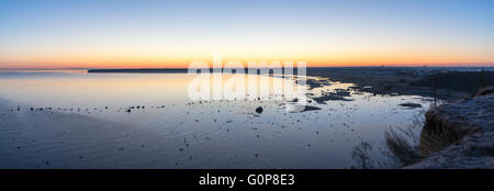 La ville de Tallinn et la banlieue vue panoramique avant le lever du soleil Banque D'Images