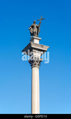 La colonne de Sigismond (Kolumna Zygmunta) en place du Château, Varsovie, Pologne. La statue érigée en 1644 commémore le roi Sigismond I Banque D'Images