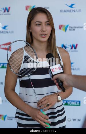 Sydney, Australie. 3 mai, 2016. Gronya Somerville, joueur de badminton de l'Australie, est interviewé par l'agence de presse Xinhua lors de la conférence de presse de l'Australian Open de Badminton 2016 à Sydney, Australie, le 3 mai 2016. © Jingyun Business Zhu/Xinhua/Alamy Live News Banque D'Images