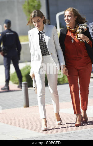 Madrid, Madrid, Espagne. 3 mai, 2016. Reine Letizia d'Espagne visites aux installations de l'Institut de recherche Sciences des Aliments (CIAL) à l'Université Autonoma le 3 mai 2016 à Madrid Crédit : Jack Abuin/ZUMA/Alamy Fil Live News Banque D'Images