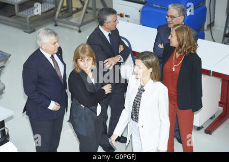 Madrid, Madrid, Espagne. 3 mai, 2016. Reine Letizia d'Espagne visites aux installations de l'Institut de recherche Sciences des Aliments (CIAL) à l'Université Autonoma le 3 mai 2016 à Madrid Crédit : Jack Abuin/ZUMA/Alamy Fil Live News Banque D'Images