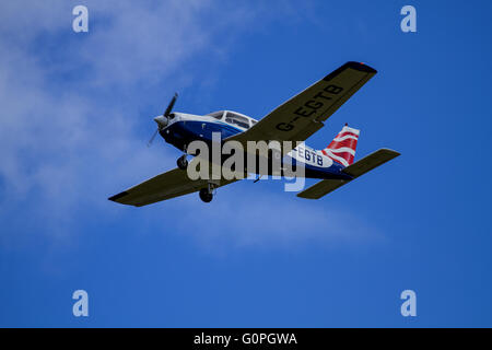 Tayside, Dundee, Écosse, Royaume-Uni, 3 mai 2016. Météo France : Des vents forts à Dundee. Les pilotes de l'Aviation de Tayside landing leurs appareils sans difficulté un vent soufflant en rafales jusqu'à 30km/h sur l'aéroport de Dundee. Credit : Dundee Photographics / Alamy Live News Banque D'Images