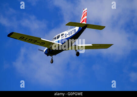 Tayside, Dundee, Écosse, Royaume-Uni, 3 mai 2016. Météo France : Des vents forts à Dundee. Les pilotes de l'Aviation de Tayside landing leurs appareils sans difficulté un vent soufflant en rafales jusqu'à 30km/h sur l'aéroport de Dundee. Credit : Dundee Photographics / Alamy Live News Banque D'Images