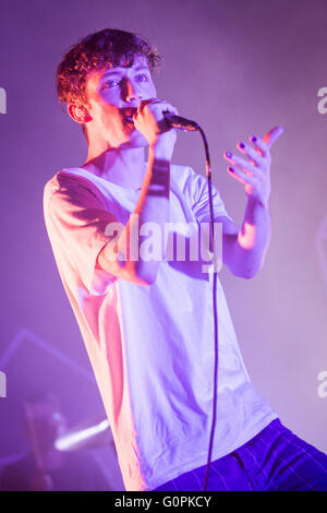 Milan Italie. 02 mai 2016. Le chanteur-compositeur pop australienne et l'acteur TROYE SIVAN effectuer en direct sur scène à l'Alcatraz pendant le 'Blue quartier Tour' Credit : Rodolfo Sassano/Alamy Live News Banque D'Images