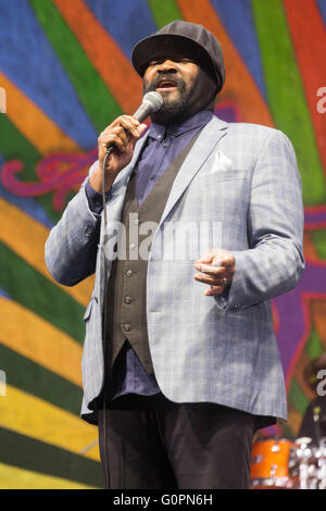 La Nouvelle-Orléans, Louisiane, Etats-Unis. 1er mai 2016. Singer GREGORY PORTER effectue en direct durant un B.B. Le roi tribuate au New Orleans Jazz & Heritage Festival à Fair Grounds Race Course à la Nouvelle Orléans, Louisiane © Daniel DeSlover/ZUMA/Alamy Fil Live News Banque D'Images