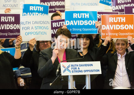 Edinburgh, Royaume-Uni. 04 mai, 2016. Ruth Davidson a commencé son dernier effort pour diriger le parti conservateur d'opposition à l'élection parlementaire écossais avec une veille de scrutin rassemblement à l'Royal Botanic Garden, Édimbourg Crédit : Richard Dyson/Alamy Live News Banque D'Images