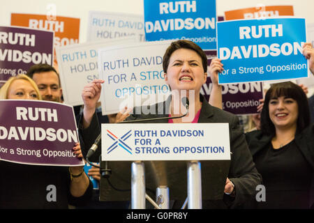 Edinburgh, Royaume-Uni. 04 mai, 2016. Ruth Davidson a commencé son dernier effort pour diriger le parti conservateur d'opposition à l'élection parlementaire écossais avec une veille de scrutin rassemblement à l'Royal Botanic Garden, Édimbourg Crédit : Richard Dyson/Alamy Live News Banque D'Images