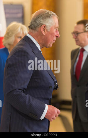 Londres, Royaume-Uni. 4 mai 2016. TRH Prince Charles et Camilla, Duchesse de Cornouailles visiter le Canada House récemment rénové, le Haut-commissariat du Canada, à Trafalgar Square. Crédit : Images éclatantes/Alamy Live News Banque D'Images