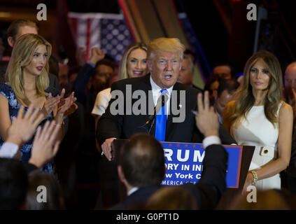 New York, USA. 3 mai, 2016. Donald Trump offre une victoire après avoir remporté des primaires de l'Indiana parti républicain pour le candidat présidentiel au Trump Tower Crédit : lev radin/Alamy Live News Banque D'Images