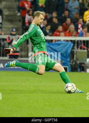 Munich, Allemagne. 3 mai, 2016. La Munich Manuel Neuer en action pendant la demi-finale de la Ligue des Champions match de football FC Bayern Munich vs Atletico Madrid à Munich, Allemagne, le 3 mai 2016. Photo : Angelika Warmuth/dpa/Alamy Live News Banque D'Images