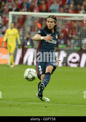 Munich, Allemagne. 3 mai, 2016. Madrid Filipe Luis en action pendant la demi-finale de la Ligue des Champions match de football FC Bayern Munich vs Atletico Madrid à Munich, Allemagne, le 3 mai 2016. Photo : Angelika Warmuth/dpa/Alamy Live News Banque D'Images