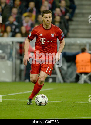 Munich, Allemagne. 3 mai, 2016. Xabi Alonso de Munich en action pendant la demi-finale de la Ligue des Champions match de football FC Bayern Munich vs Atletico Madrid à Munich, Allemagne, le 3 mai 2016. Photo : Angelika Warmuth/dpa/Alamy Live News Banque D'Images