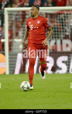 Munich, Allemagne. 3 mai, 2016. Munich's Jerome Boateng en action pendant la demi-finale de la Ligue des Champions match de football FC Bayern Munich vs Atletico Madrid à Munich, Allemagne, le 3 mai 2016. Photo : Angelika Warmuth/dpa/Alamy Live News Banque D'Images