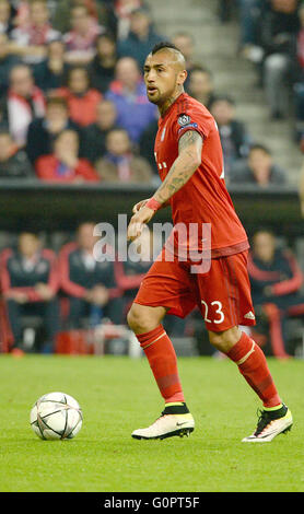 Munich, Allemagne. 3 mai, 2016. La Munich Arturo Vidal en action pendant la demi-finale de la Ligue des Champions match de football FC Bayern Munich vs Atletico Madrid à Munich, Allemagne, le 3 mai 2016. Photo : Angelika Warmuth/dpa/Alamy Live News Banque D'Images