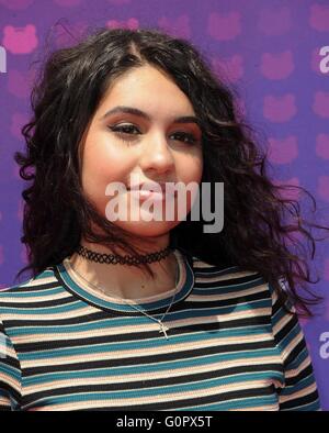 Los Angeles, CA, USA. Apr 30, 2016. Alessia Cara aux arrivées pour 2016 Disney Radio Music Awards, Microsoft Theatre, Los Angeles, CA, 30 avril 2016. © Elizabeth Goodenough/Everett Collection/Alamy Live News Banque D'Images