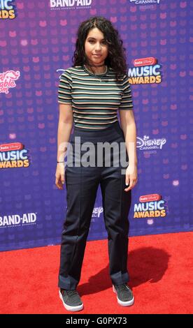 Los Angeles, CA, USA. Apr 30, 2016. Alessia Cara aux arrivées pour 2016 Disney Radio Music Awards, Microsoft Theatre, Los Angeles, CA, 30 avril 2016. © Elizabeth Goodenough/Everett Collection/Alamy Live News Banque D'Images