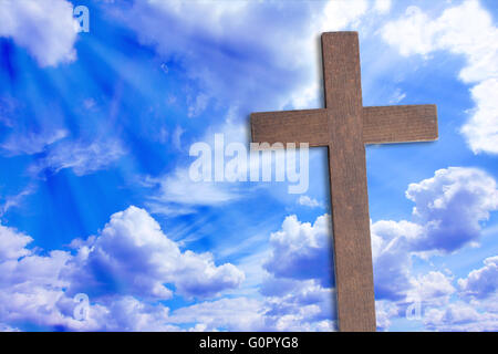 La croix de Jésus Christ et de beaux nuages Banque D'Images