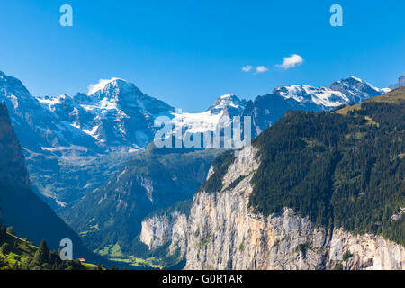 Vue panoramique de Breithorn et les Alpes sur l'Oberland bernois et la vallée de Lauterbrunnen depuis mont Männlichen, Suisse. Banque D'Images