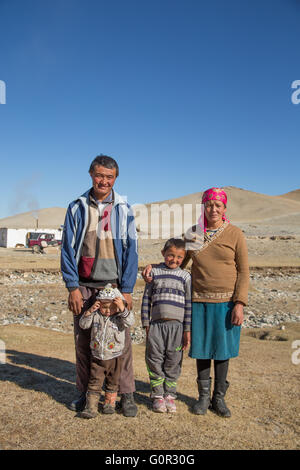 La famille dans l'ouest de la Mongolie Kazakh Banque D'Images