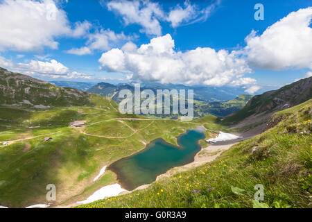 Vue aérienne de l'Eisee (lac) près de Brienzer Rothorn sur l'Oberland bernois, dans la région de Jungfrau de Suisse. Banque D'Images