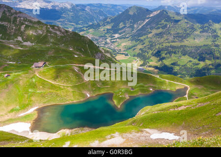 Vue aérienne de l'Eisee (lac) près de Brienzer Rothorn sur l'Oberland bernois, dans la région de Jungfrau de Suisse. Banque D'Images