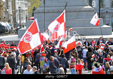 Trafalgar Square, London,UK 2 mai 2016,un prince polonais promoteur millionnaire John Zylinski Maire de Londres détient rally Trafalgar Square Londres élections municipales à venir. Banque D'Images