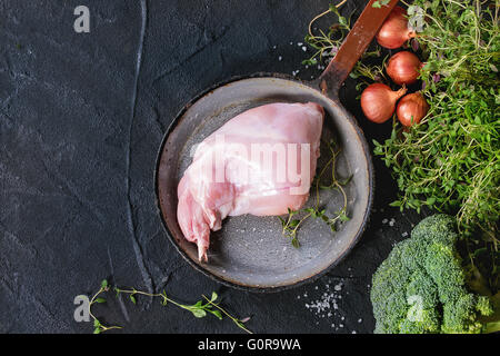 Les légumes crus avec jambes lapin Banque D'Images