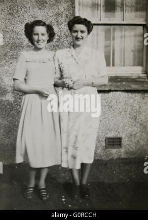 Photographie noir et blanc historique deux femmes Banque D'Images
