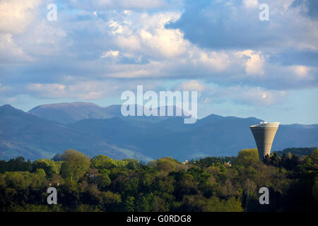 L'Prissé château d'eau, à Bayonne (France). Bâtiment industriel moderne. Monument à la campagne. Banque D'Images