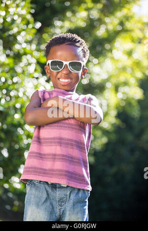 Boy wearing sunglasses Banque D'Images