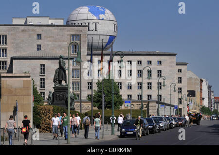 Ministère fédéral des Finances, HiFlyer Detlev-Rohwedder-Haus, Die Welt, ballon captif, Niederkirchner Strasse, Mitte, Berlin, Allemagne / Detlev Rohwedder, maison, Bundesministerium der Finanzen Bundesfinanzministerium, BMF, Le Monde Banque D'Images