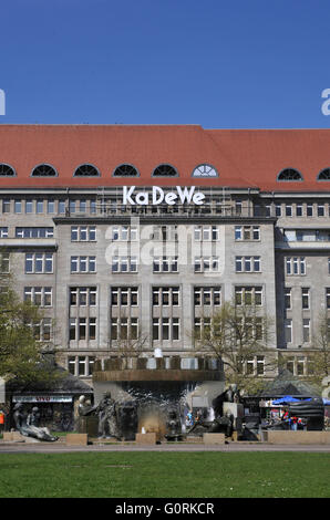 Kaufhaus des Westens, Lebensalterbrunnen, Wittenbergplatz, Schoneberg, Berlin, Allemagne / grand magasin KaDeWe, de l'Ouest, sch ?neberg Banque D'Images