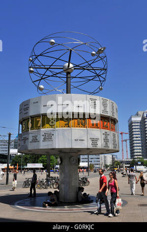 Urania World Time Clock, Alexanderplatz, Mitte, Berlin, Allemagne / Place Alexander Banque D'Images