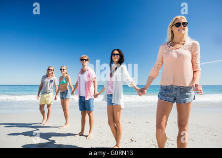 Portrait of friends posing at the beach Banque D'Images