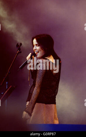 Andrea Corr jouait avec le Corr's au festival de Glastonbury 1999, Somerset, Angleterre, Royaume-Uni. Banque D'Images