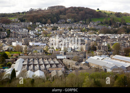 Une vue sur le paysage industriel et urbain de la ville de Windermere, Cumbria, vue de château de Kendal. Banque D'Images