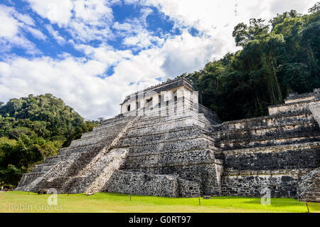 Le Templo de las Inscripciones à la zone archéologique de Palenque au Chiapas, dans le sud du Mexique. Banque D'Images