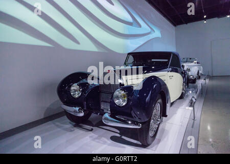 1939 Bugatti Type 57C Aravis par Gangloff fait partie de la collection de l'Mullin Automotive Museum Banque D'Images