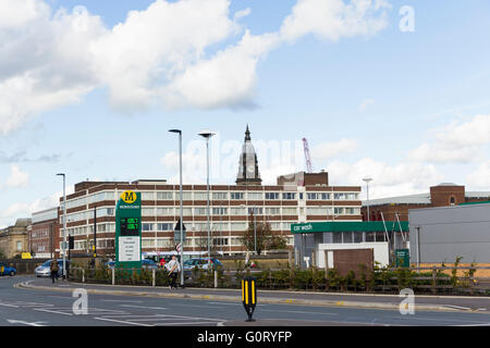 Elizabeth House, un grand cinq étages 1960 Immeuble de bureaux à Bolton, utilisé par le Ministère britannique du travail et des pensions. Banque D'Images