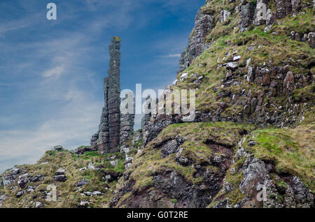 Cheminées de basalte près de la Chaussée des Géants, d'Antrim, en Irlande du Nord. Banque D'Images
