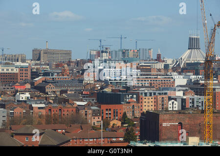 Le centre-ville de Liverpool skyline et bâtiment de l'entrepôt moderne mixte qui composent le centre-ville est l'église cathédrale de Liverpool Banque D'Images