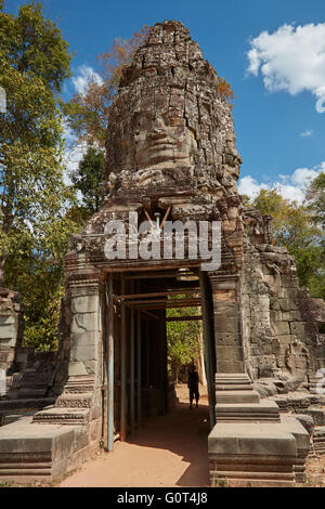 Porte d'entrée de Ta Prohm temple ruins (12ème siècle), site du patrimoine mondial d'Angkor, Siem Reap, Cambodge Banque D'Images