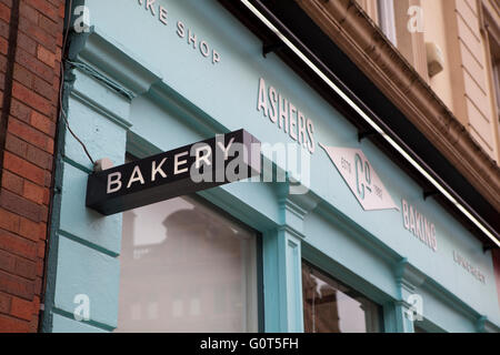 Royal Avenue, Belfast. 4e mai 2016. Ashers Boulangerie, qui est au centre de la ligne, quand Gâteau Gay Homme Gay activiste Gareth Lee dont la conception serait Banque D'Images