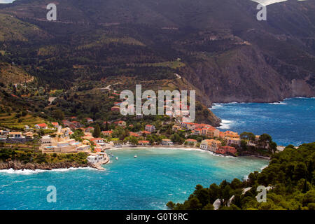 Assos, un charmant petit village sur l'île de Céphalonie, Grèce Mer Ionienne Banque D'Images