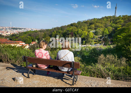 Tour d'observation sur la colline de Petrin au printemps, Prague, République Tchèque Banque D'Images