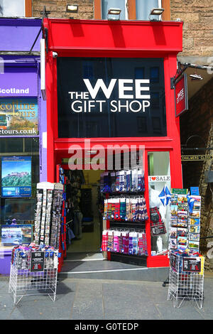 Au bout de la boutique de souvenirs vendant des souvenirs de voyage à Edinburgh, Ecosse, Royaume-Uni Banque D'Images